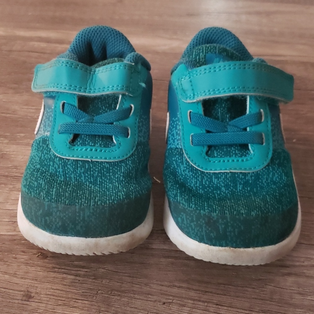 Nike sneakers very light